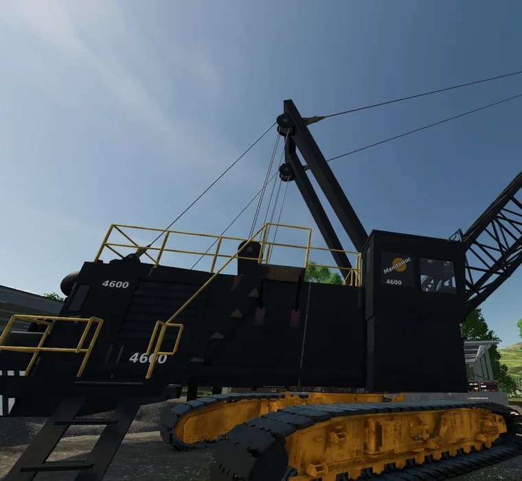 Manitowoc 4600 dragline in black and yellow in game: machine house with yellow railings, crawler tracks and the boom against a blue sky